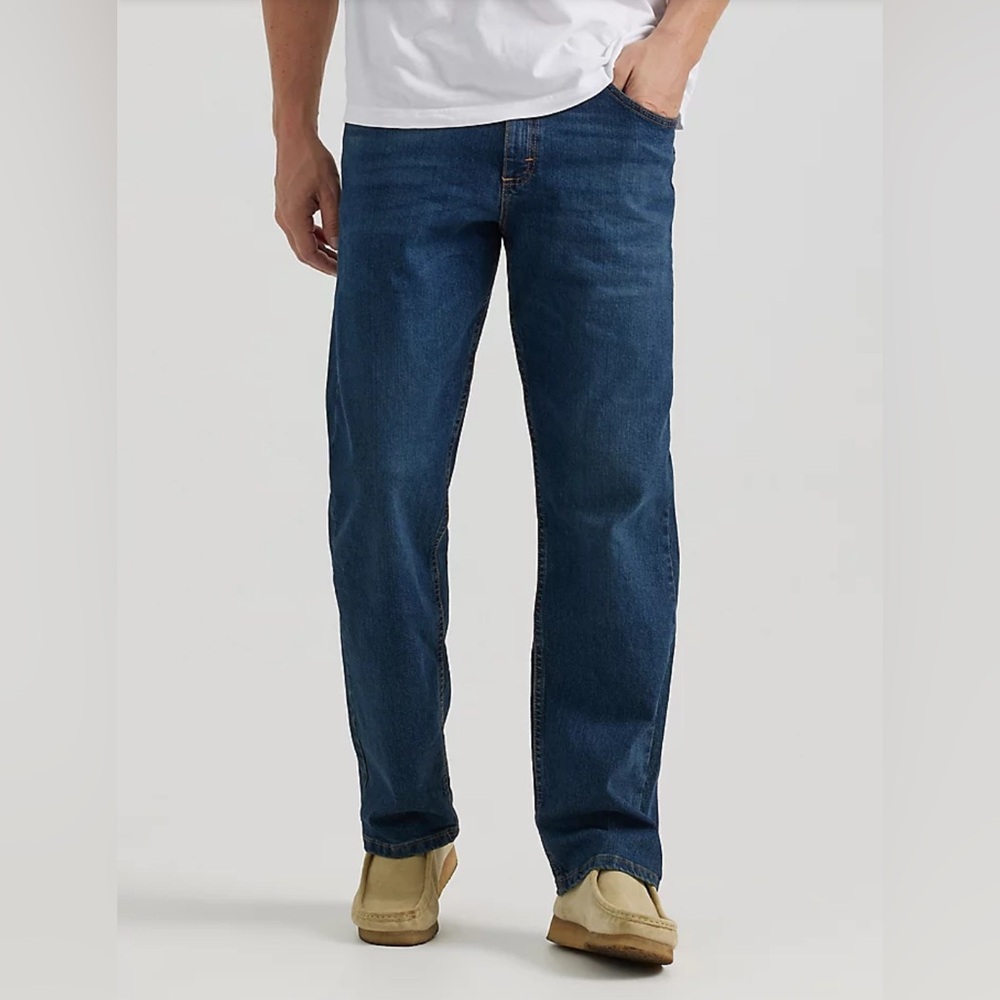 NWT Men’s Wrangler Relaxed Fit Dark Blue Jeans. Size 34x32